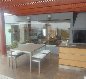 Casa · 400m² · 3 Dormitorios · 4 Estacionamientos · Vendo Lindo Departamento en Av de Los Precursores N 5, Piso 4, Urb. Chacarilla, Surco