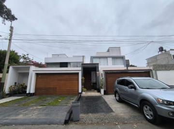 Casa de 4 habitaciones, Lima · Venta Casa 3 Pisos en Las Brisas de Villa – 300 m² de Terreno, Cerca Al Mar