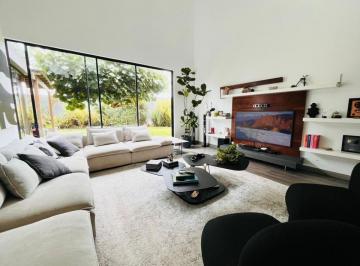 Casa de 3 habitaciones, Lima · Moderna y Amplia Casa en La Encantada de Villa Cerca a Colegios y Universidades de La Zona