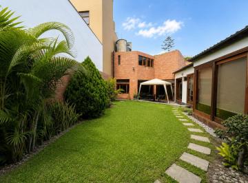 Casa de 3 habitaciones, Lima · Venta de Casa 336 m², Aurora