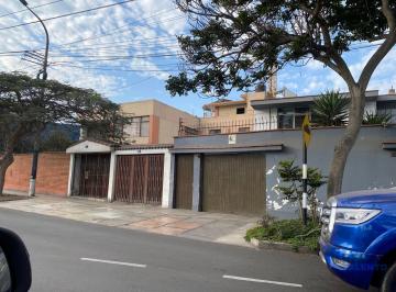 Terreno / Lote · 635m² · 4 Dormitorios · 3 Estacionamientos · Terreno a La Venta en Santiago de Surco