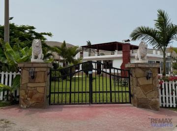 fachada de esquina · Exclusiva Casa de Playa en El Country Club Balneario de Santa Rosa