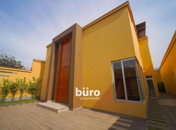 Casa de 4 habitaciones, Lima · Bella y Moderna Casa en Venta 4 Dorm en La Molina