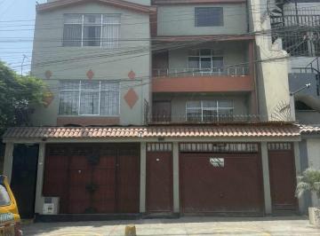 Casa · 736m² · Casa en Venta Zonificación Comercial en Av en Sam Juan de Miraflores