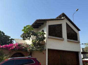 Casa de 7 habitaciones, Lima · Vendo Casa en Surco con Piscina en Los Alamos