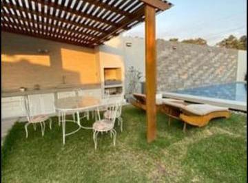 Casa · 190m² · 6 Dormitorios · 6 Estacionamientos · Casa de Campo Playa 8 Dormitorio, 5 Baños Cochera Para 4 Autos, Piscina - Chocalla
