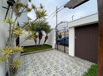 Casa · 425m² · 3 Dormitorios · 2 Estacionamientos · Casa en Venta