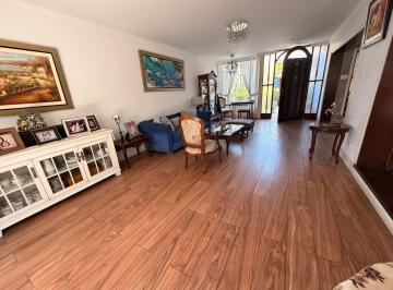 Casa · 282m² · 5 Dormitorios · 2 Estacionamientos · Venta de Hermosa Casa Ubicada Urb en La Molina