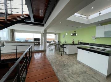 Terreno / Lote · 200m² · 5 Dormitorios · 2 Estacionamientos · Casa de Playa con Vista Espectacular - Playa Las Palmeras