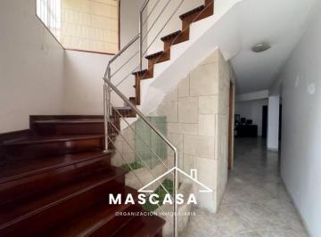 Casa · 345m² · 5 Dormitorios · 2 Estacionamientos · Exclusiva Casa con Ingresos Extras: San Borja - Monterrico Norte