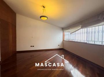 Casa · 345m² · 5 Dormitorios · 2 Estacionamientos · Vendo Casa San Borja 5 Dorm. - Remodelada