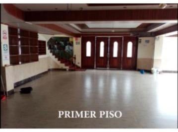 Local comercial · 300m² · 6 Dormitorios · 9 Estacionamientos · Vendo Lindo Local Comercial en Av Alfredo Benavides N 3, Piso 1, Surco
