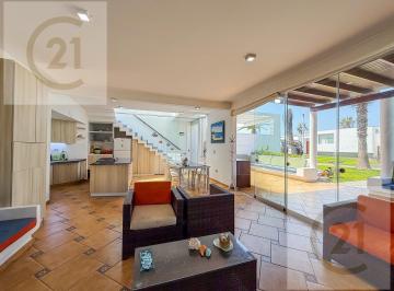 Casa · 220m² · 6 Dormitorios · 3 Estacionamientos · Casa de Playa en Venta