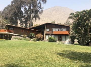 Casa · 9266m² · 4 Dormitorios · 6 Estacionamientos · Vendo Hermosa Casa en Calle Los Tacones N 4, Chaclacayo.