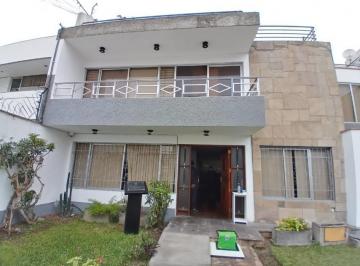Casa · 436m² · 3 Dormitorios · 4 Estacionamientos · Vendo Linda Casa en Calle Pietro Torrigiano N 4, Surco