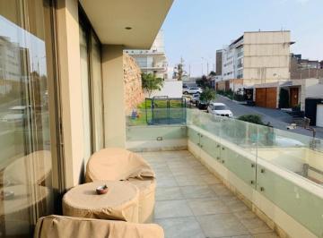 Departamento · 220m² · 3 Dormitorios · 4 Estacionamientos · Vendo Lindo Departamento Flat en Calle Crisantemos N 1, Piso 1, Urb. Casuarinas Sur, Surco.