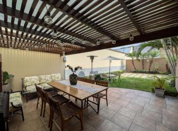 Casa · 279m² · 3 Dormitorios · 5 Estacionamientos · La Molina: Casa en Venta - 279 m² - Jardín / Terraza - 3 Habitaciones Amplias