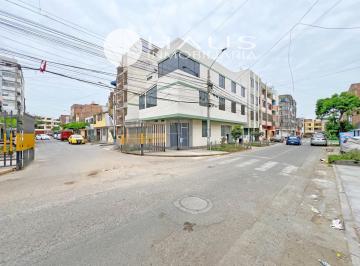 Casa · 438m² · 14 Dormitorios · 2 Estacionamientos · Casa - Villa Los Angeles