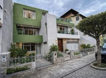 Casa · 450m² · 8 Dormitorios · Venta de Casa en Yanahuara