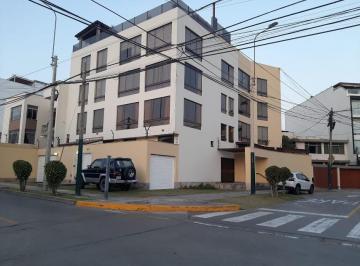 Departamento · 150m² · 4 Dormitorios · 2 Estacionamientos · Vendo Lindo Departamento Flat en Av Fray Francisco de Bejarano Piso 1, Urb. El Rosedal, Surco.
