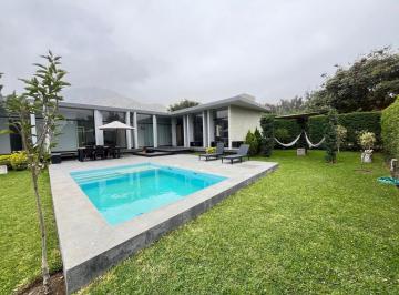Casa · 270m² · 4 Dormitorios · 4 Estacionamientos · Moderna Casa de Campo en Venta en Condominio - Cieneguilla