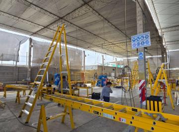 Nave industrial , Lima · Alquiler de Amplio Local Industrial en 1er Piso en Lurin Que Consta en Total de 1306 m² con Oficina