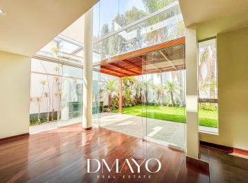 Casa · 236m² · 4 Dormitorios · 2 Estacionamientos · Casa en Venta con 4 Dorm., Jardin, Area de Parrilla y 2 Cocheras, Cerca a Wong de La Av Molina