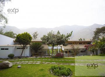 Casa · 300m² · 6 Dormitorios · 10 Estacionamientos · Casa en Venta - Cieneguilla