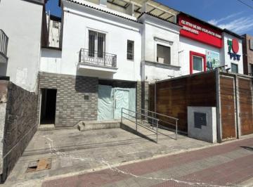 Local comercial · 192m² · 2 Estacionamientos · ¡Oportunidad! Alquiler de Local Comercial 192 m² Primer Piso - Miraflores. Cz