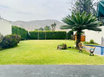 Casa · 1281m² · 4 Dormitorios · 8 Estacionamientos · Vendo Linda Casa en Calle Once N 3, Urb. Rinconada Baja, La Molina