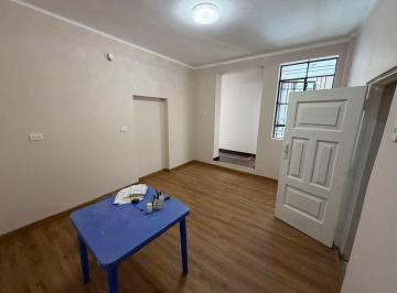 Departamento · 70m² · 2 Dormitorios · Alquilo Departamento de 2 Dorm. con Patio Lavanderia