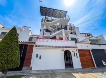 Casa · 164m² · 6 Dormitorios · Casa con 3 Departamentos – Excelente Oportunidad de Inversión
