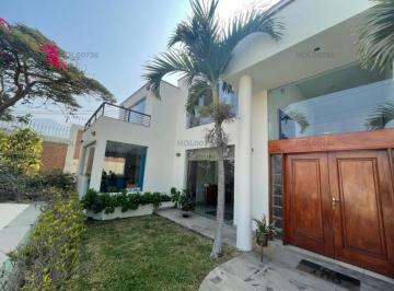 Casa · 575m² · 4 Dormitorios · 4 Estacionamientos · Vendo Bella Casa en Calle La Chalana N 4, Urb. La Laguna, La Molina