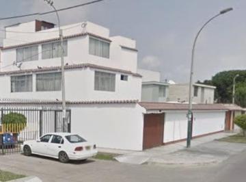 Casa · 377m² · 10 Dormitorios · 4 Estacionamientos · Venta de Casa en San Miguel Urb. Maranga