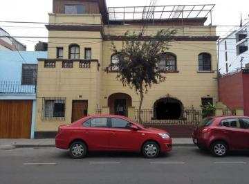 Casa · 400m² · 7 Dormitorios · Alquiler de Casa en Lince