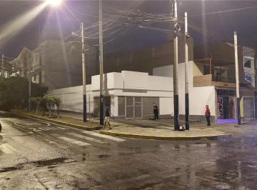 Local comercial · 195m² · Alquiler de Amplio Local Ideal Para Negocio