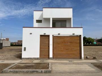 Casa de 3 habitaciones, Lima · Casa de 2 Pisos, en Venta en Chilca