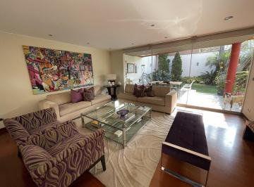 Casa · 414m² · 4 Dormitorios · 2 Estacionamientos · Moderna y Acogedora: Casa con Jardín en Rinconada del Lagoasa