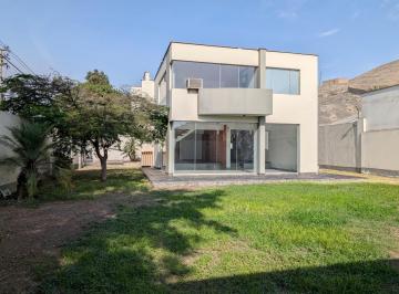 Casa · 500m² · 4 Dormitorios · 3 Estacionamientos · La Molina: Casa en Venta| 500 m² | 4 Dorm. | Amplias Áreas Verdes