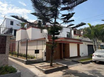 Casa de 4 habitaciones, Lima · Vendo Linda Casa en Los Olivos Urb Las Palmeras, Esquina, 133 m², 2pisos, 4dorms, Jardines, Ocasion.