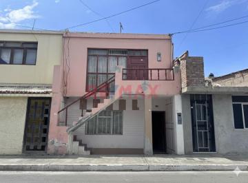 Departamento · 92m² · 3 Dormitorios · Departamento 1er Piso - Pimentel a Una Cuadra de La Plaza principal.(Q. Rojas)