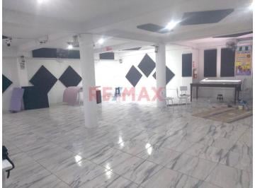 Local comercial · 180m² · Alquierl de Local Comercial en Villa María del Triunfo