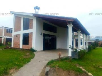 Casa · 2000m² · 4 Dormitorios · 8 Estacionamientos · Vendo Linda Casa en Jirón Fundo San Carlos Bajo Mz 2, Lt 2, Pachacamac.
