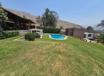 Casa · 1000m² · 8 Dormitorios · 6 Estacionamientos · Casa de Campo a 1 Hora de Lima | 15,000 m² de Naturaleza, Privacidad y Confort