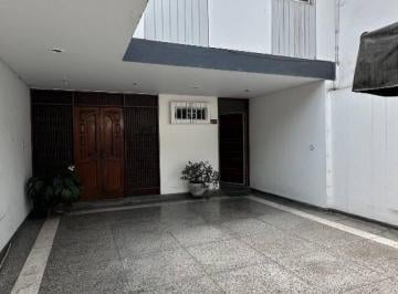 Casa · 380m² · 5 Dormitorios · 2 Estacionamientos · Casa en El Palomar