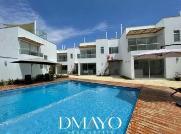 Casa · 196m² · 4 Dormitorios · 1 Estacionamiento · Casa en Venta con Titulo de Propiedad de 221 m² Frente Al Mar en Zorritos