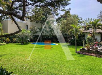 Casa · 379m² · 4 Dormitorios · 4 Estacionamientos · Amplia Casa en Venta en Monterrico Terreno de 1717 m² - Cerca a La Univ de Lima