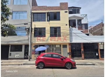 Casa de 13 habitaciones, Moyobamba · Edificio Rentable en Urb. Pacífico Smp: Local Comercial + 5 Departamentos (Independiente)