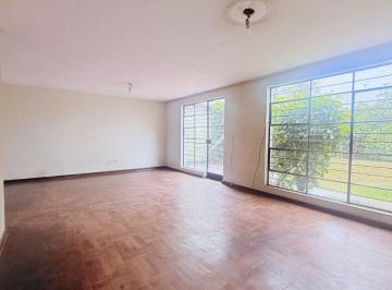 Local comercial , Lima · Oficina Comercial en Surco con 5 Ambientes, Jardín y Excelente Conectividad
