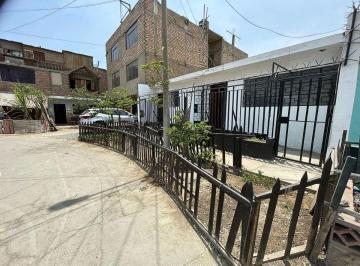Casa en Venta de 3 habitaciones Ventanilla · Oportunidad de Casa de 3 Dorm., de 10 Años, con Aires y Cochera Interna